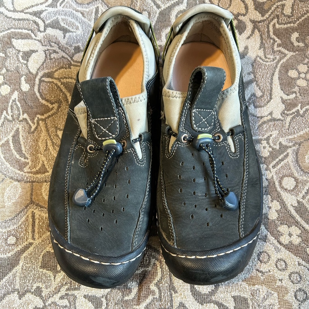 Wind River Black LeatherSlip On Shoe / Boot.